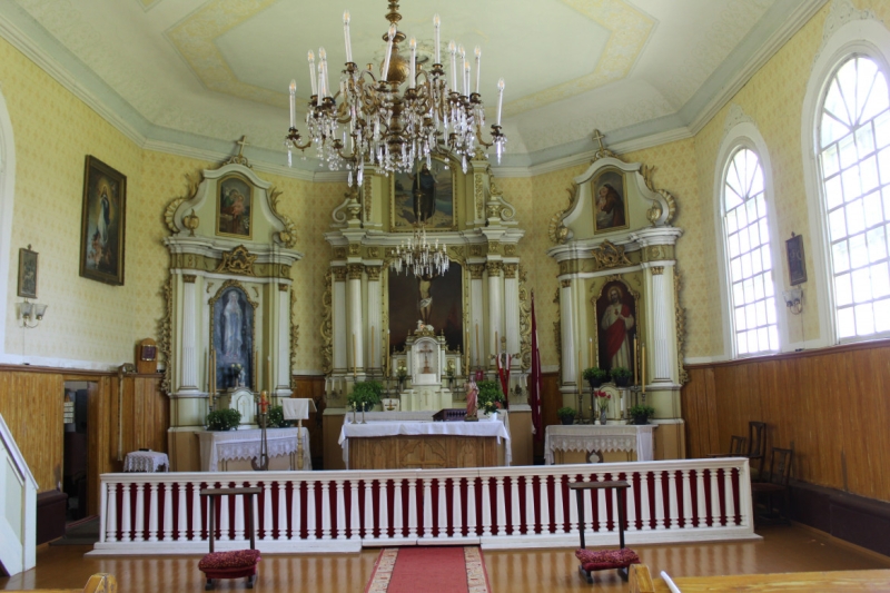 Baznīcas altāri.