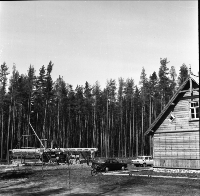 Jaunsaimniecības klēts celtniecības process. 