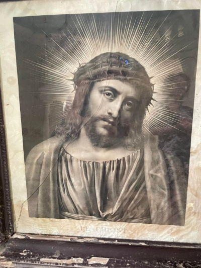  Gravīra ar Jēzus Kristus attēlu