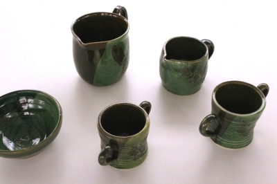 Zaļās māla krūzītes