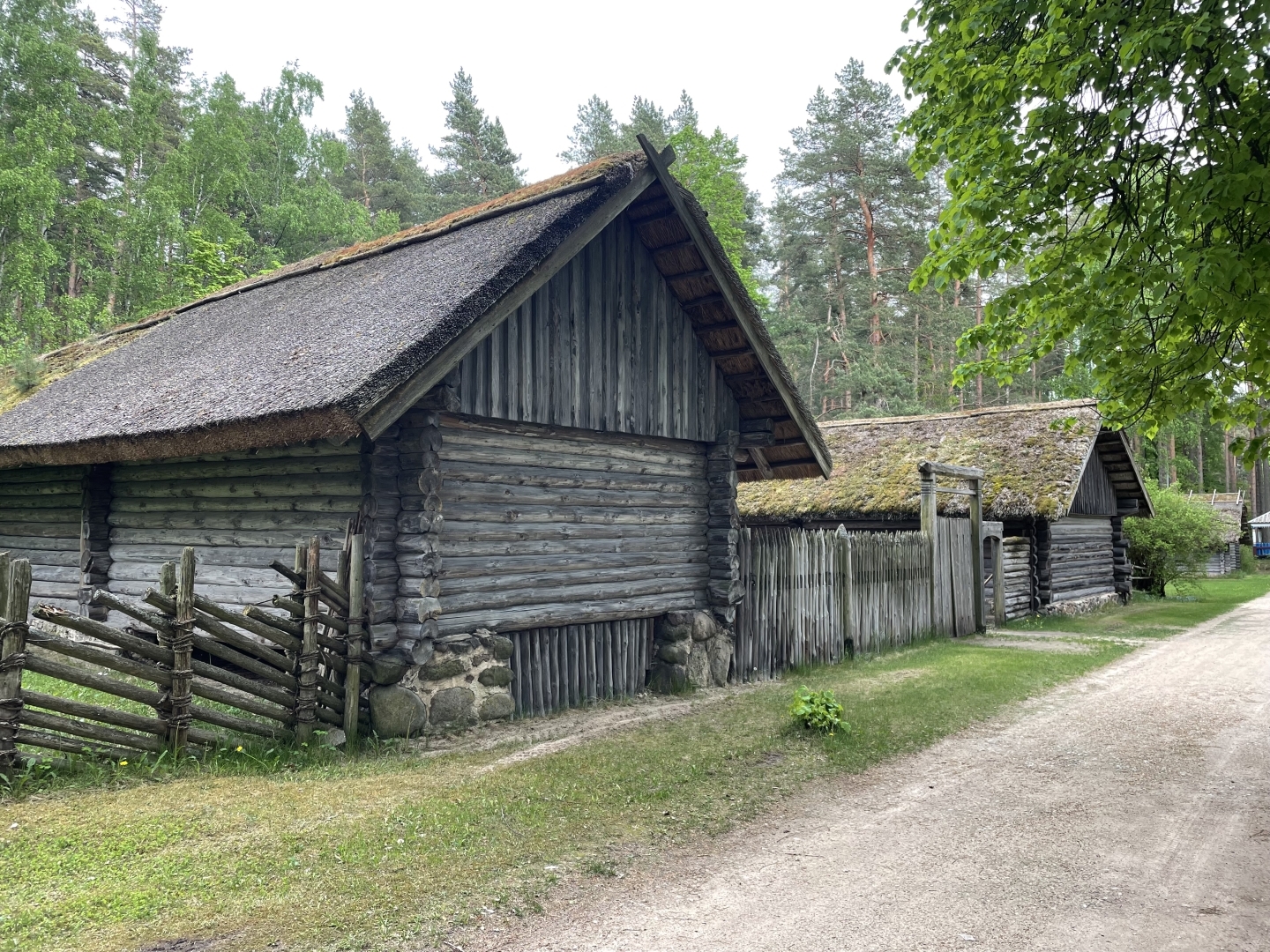 Makašēnu Čudarānu sādža, Saimniecības ēka - klēts, stallis, kūts