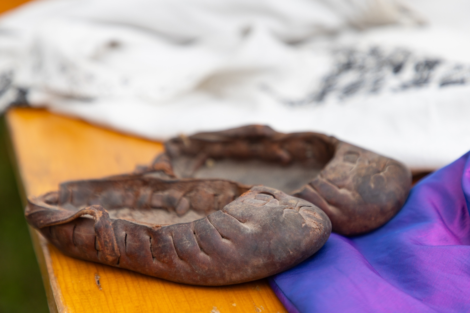 Tuvplāns senām, autentiskām ādas pastalām