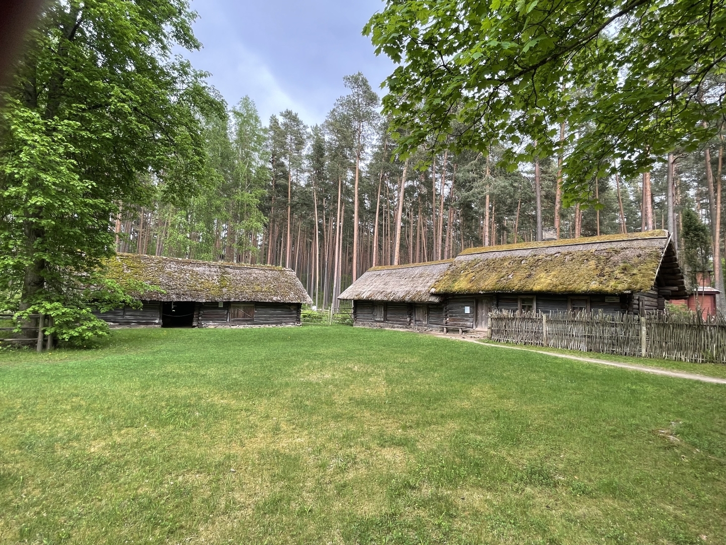 Dervinieki, dzīvojamā māja - istaba, sinces, stallis, kūts