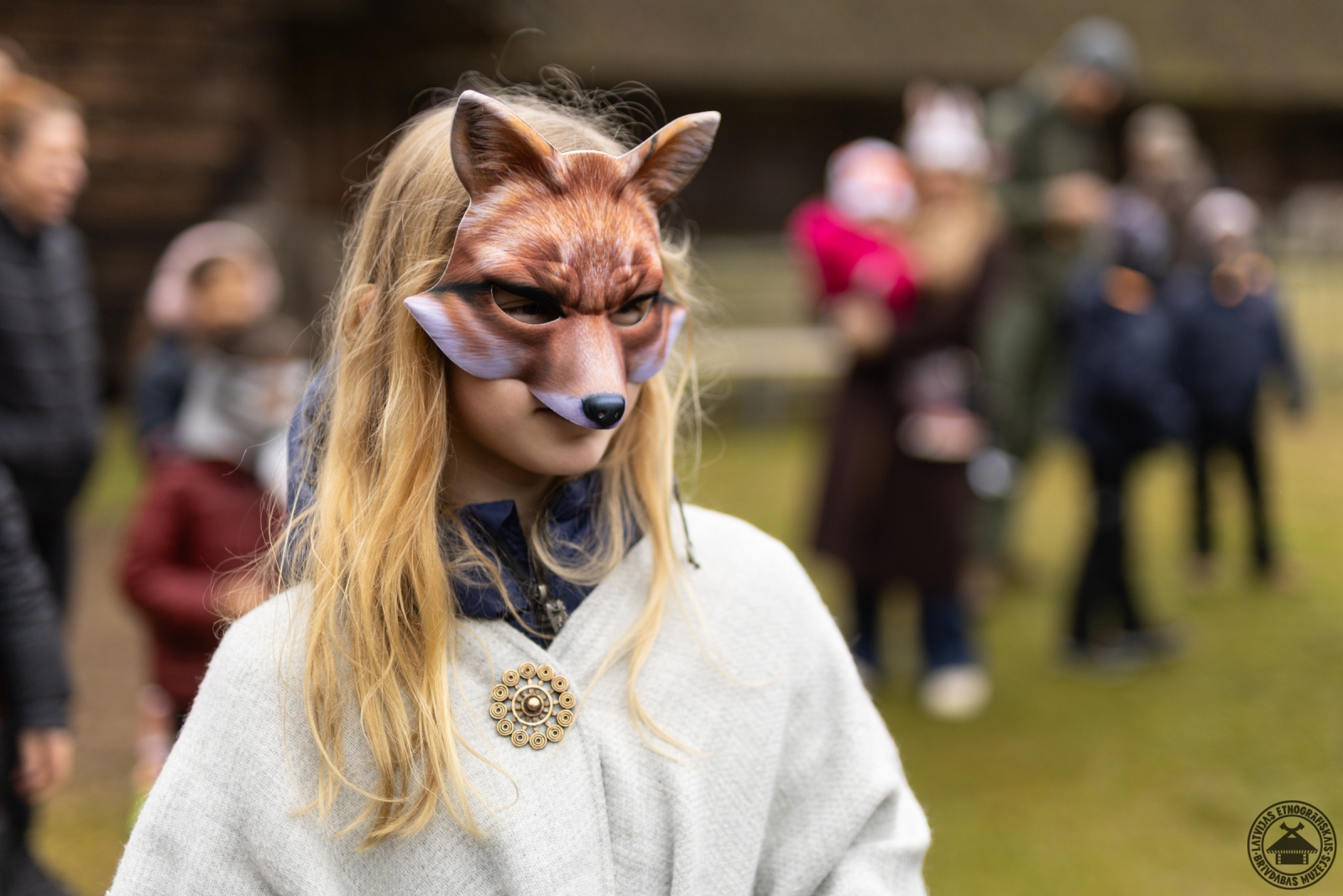 Jauna meitene Lapsas maskā – viens no populāriem Mārtiņbērnu tēliem. 