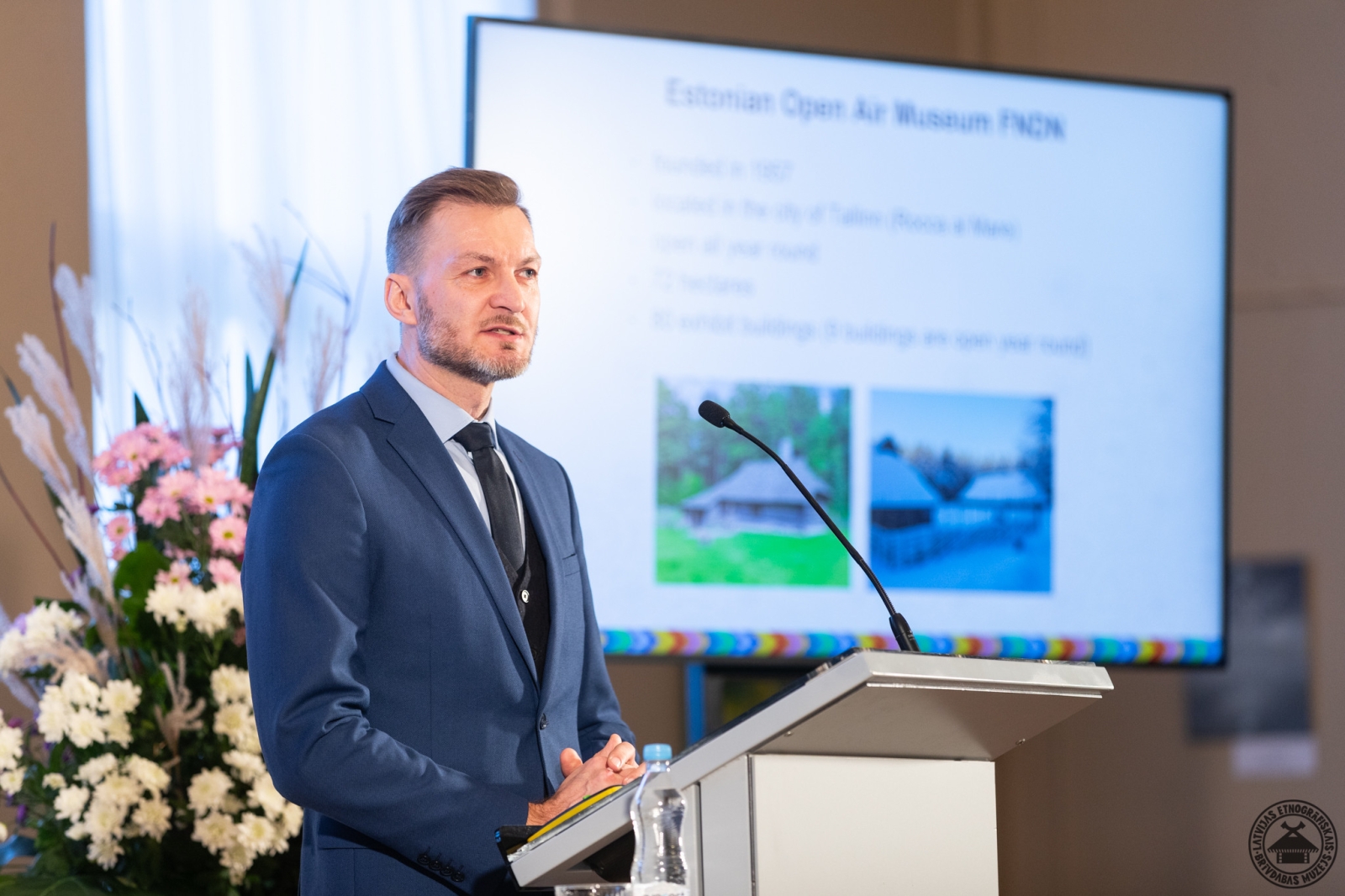 Pieredzes apmaiņa: konferencē ar referātu uzstājas kolēģi no Igaunijas brīvdabas muzeja. 
