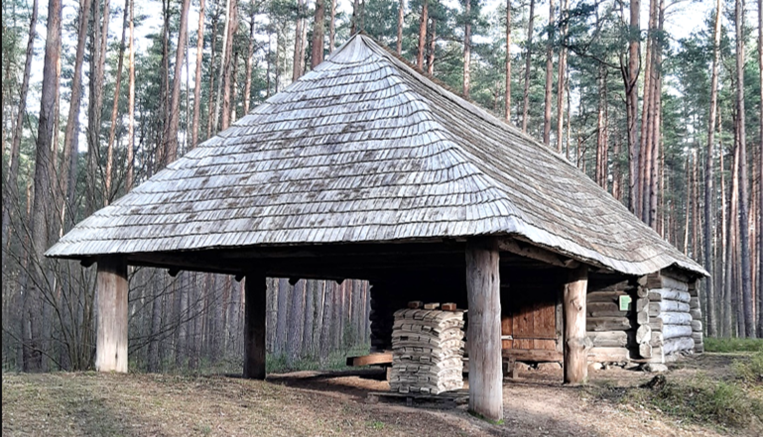 Klēts ar nojumi zirgu dzirnavām “Vīņaudas”